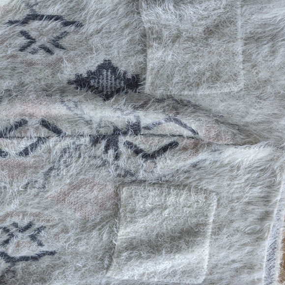 Fuzzy knit women's cardigan size xs. - Picture 5 of 8